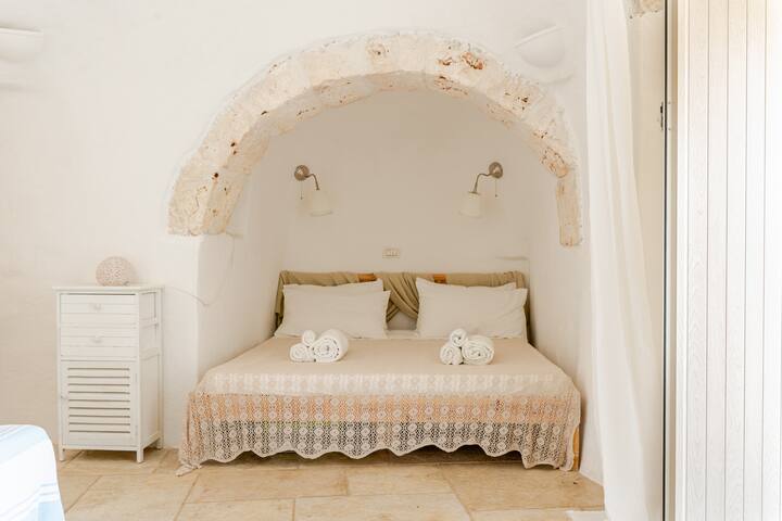 Trullo Vittoria Ostuni | Private Pool & Wood Oven gallery image 2