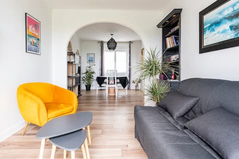 Popular Airbnb listing: Apartment with sea view in Crozon