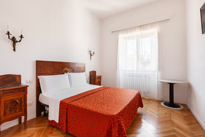 Domus Regia – Cozy loft in the center of Rome