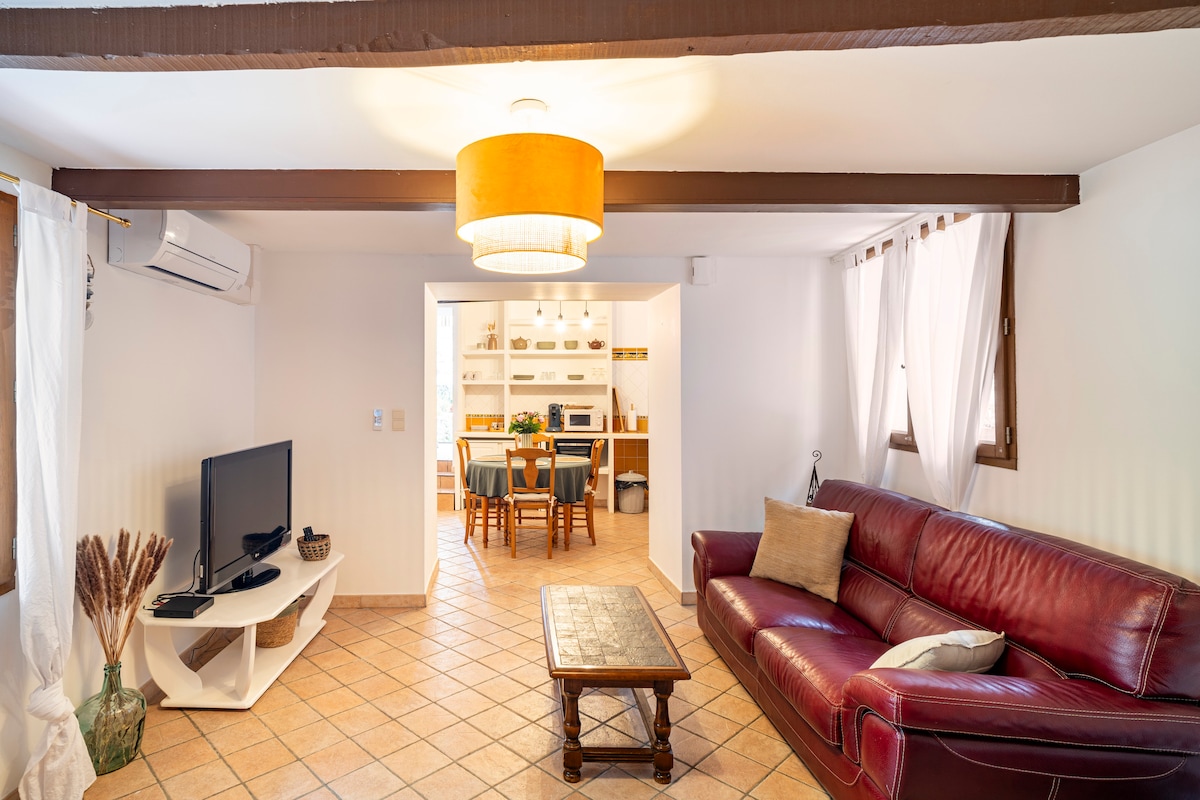 Leistungsstarkes Airbnb: Village house with mountain view in Laroque Des Albères