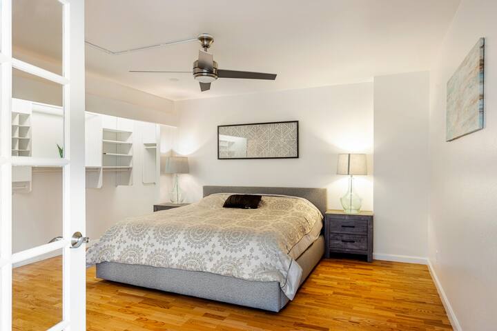 Luxury Apt with Stunning Views in Heart of Denver gallery image 3