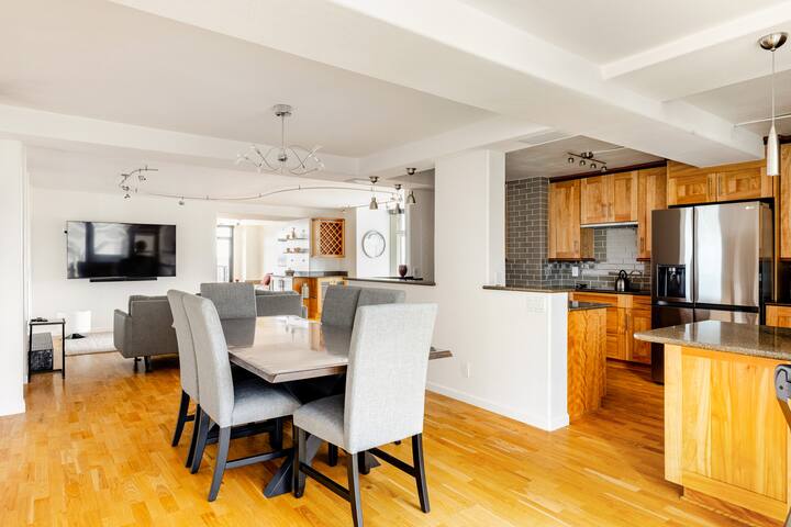 Luxury Apt with Stunning Views in Heart of Denver gallery image 2