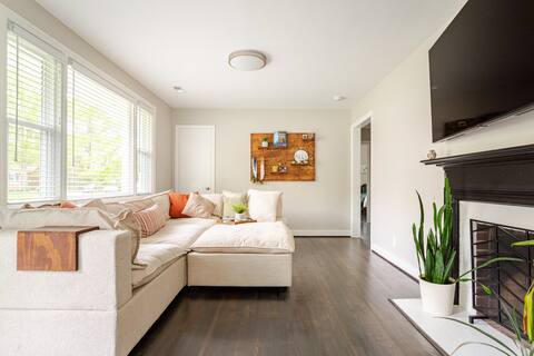 Bright Richmond Home w/ Office and Deck