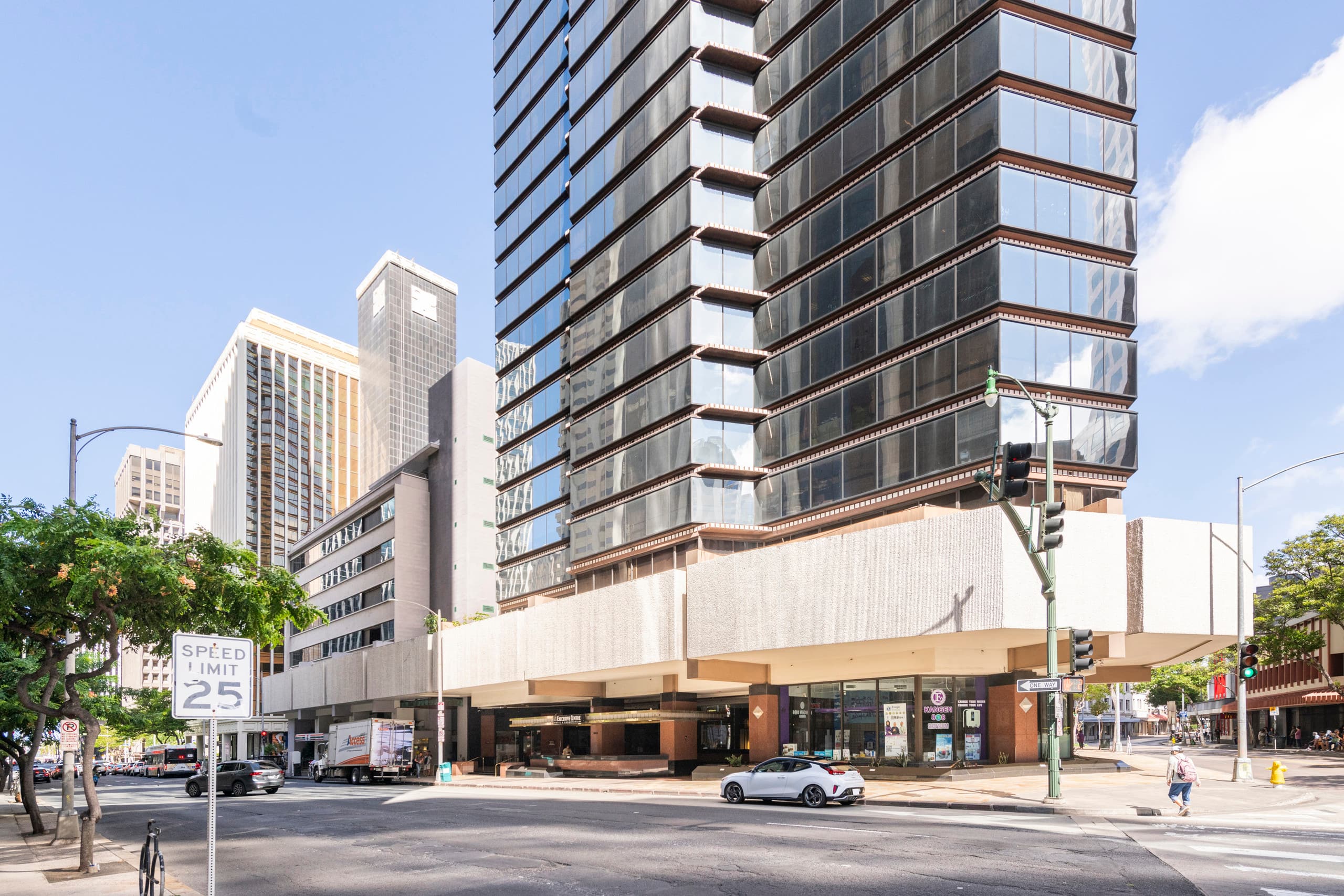 Condo in Honolulu · ★4.9 · 1 bedroom · 2 beds · 1 private bath - Image 26