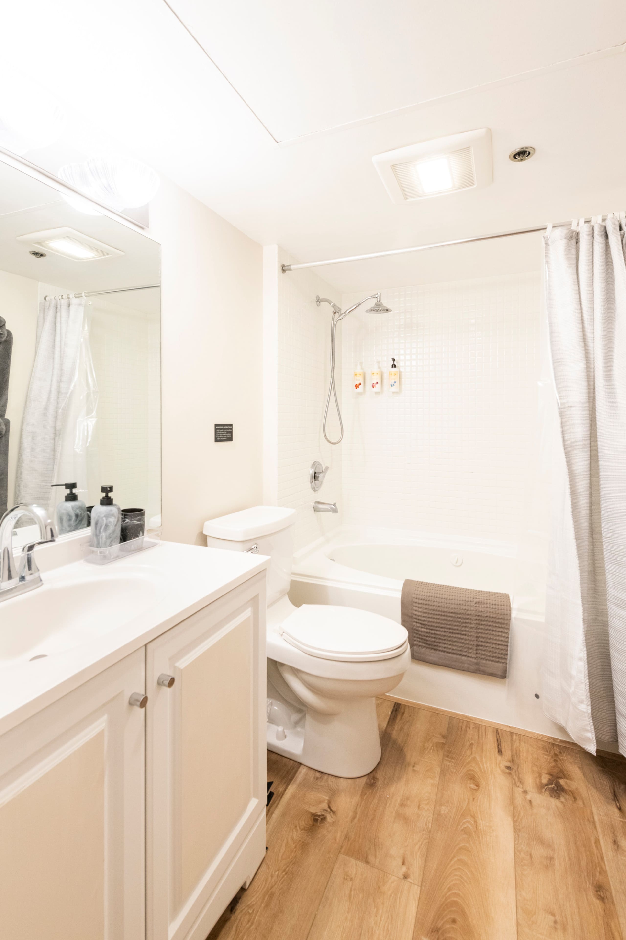 Condo in Honolulu · ★4.9 · 1 bedroom · 2 beds · 1 private bath - Image 14
