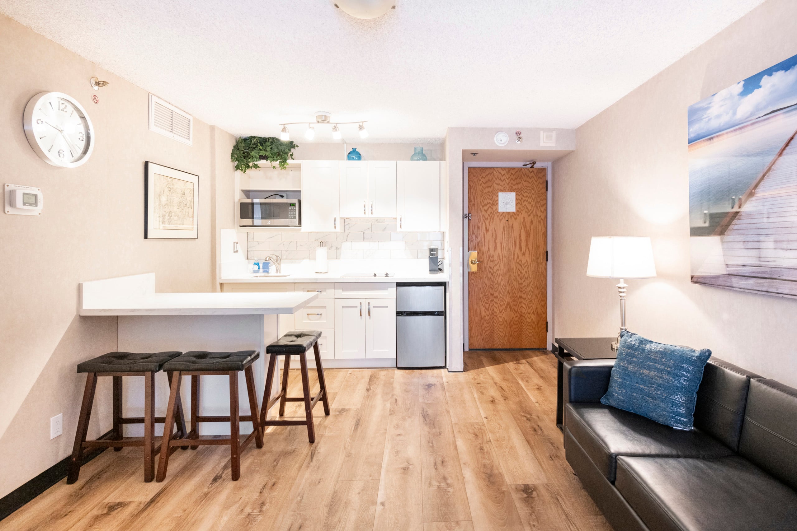 Condo in Honolulu · ★4.9 · 1 bedroom · 2 beds · 1 private bath - Image 5