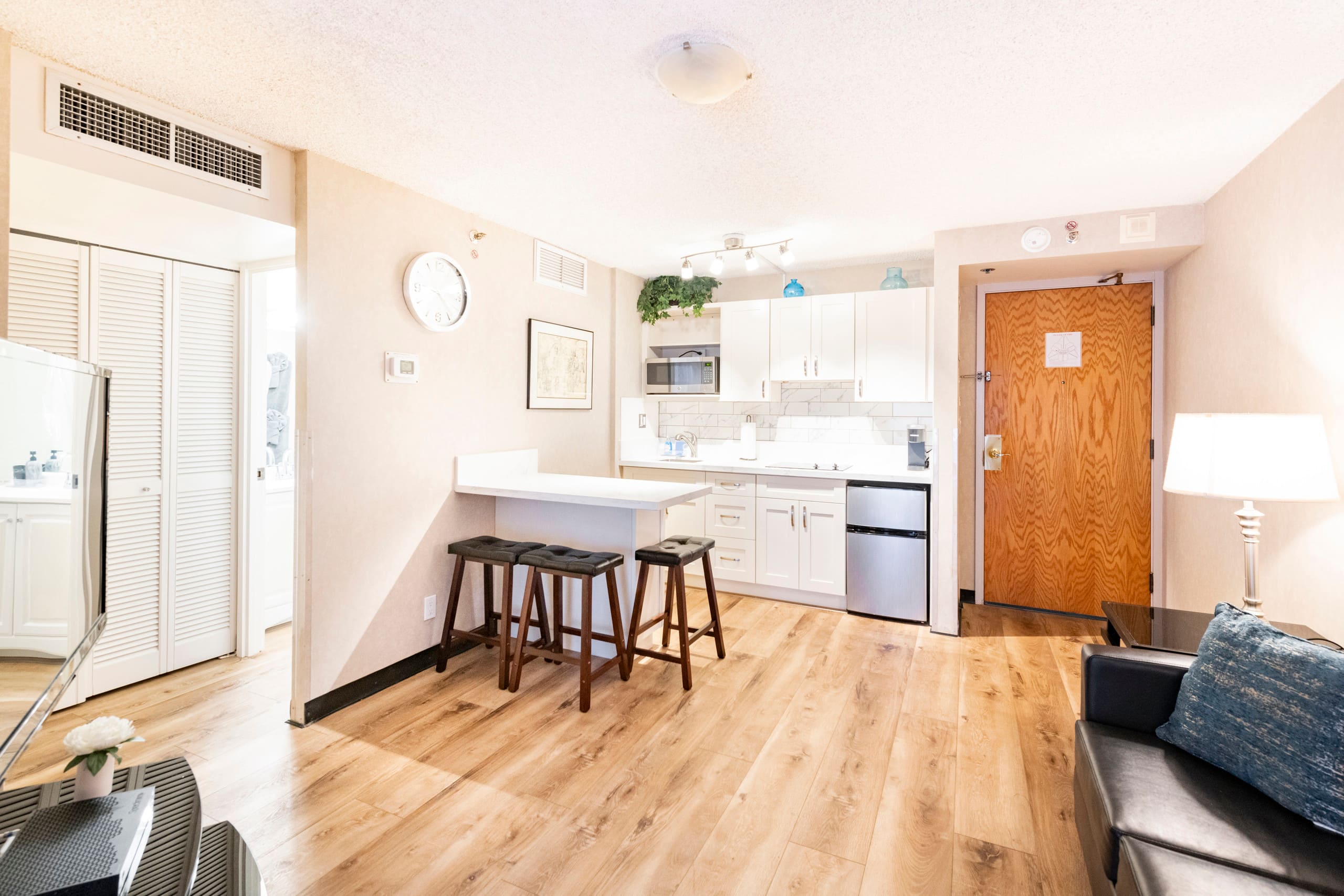 Condo in Honolulu · ★4.9 · 1 bedroom · 2 beds · 1 private bath - Image 12