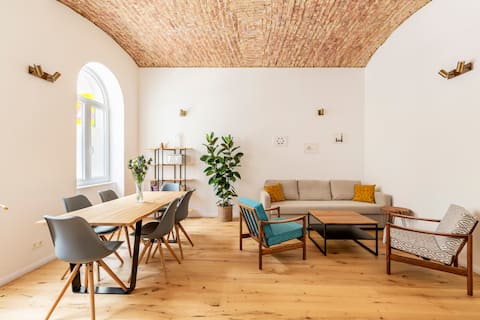 Top Airbnb: City apartment with terrace & 2 bedrooms in Margareten