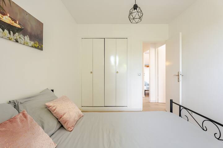 Schlafzimmer 1