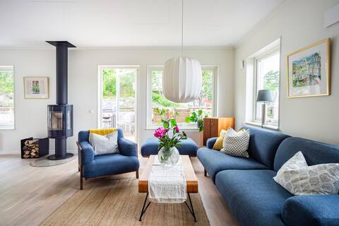 Newly-built house with large terrace and proximity to the sea