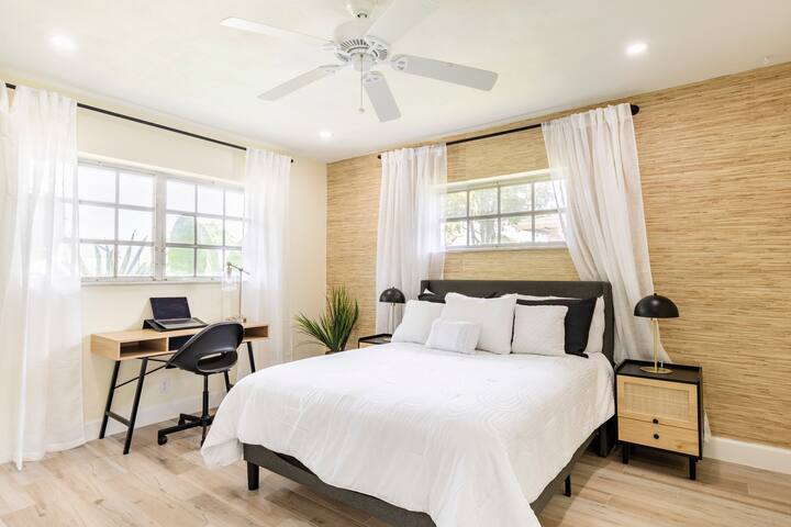 Sunny Pool Home Near Hard Rock Casino Family Fun gallery image 4