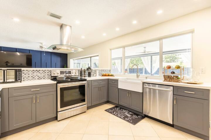 Sunny Pool Home Near Hard Rock Casino Family Fun gallery image 3