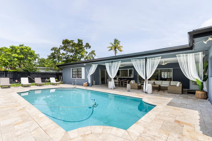 Holiday Pool Home Near Hard Rock for Family Fun
