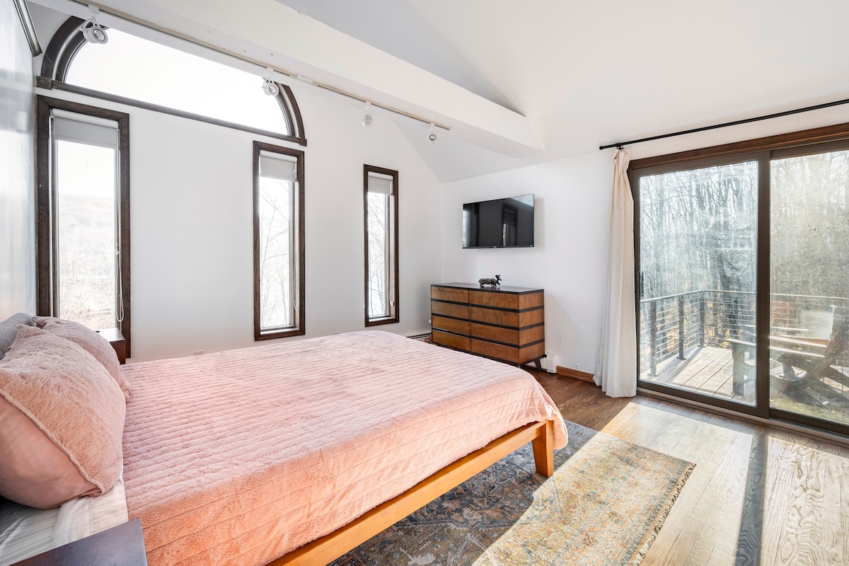 Middle bedroom with queen bed and shared deck