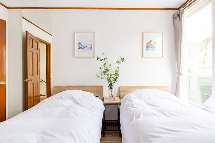 2nd floor bedroom 3 (2 single beds, 100cm wide)
