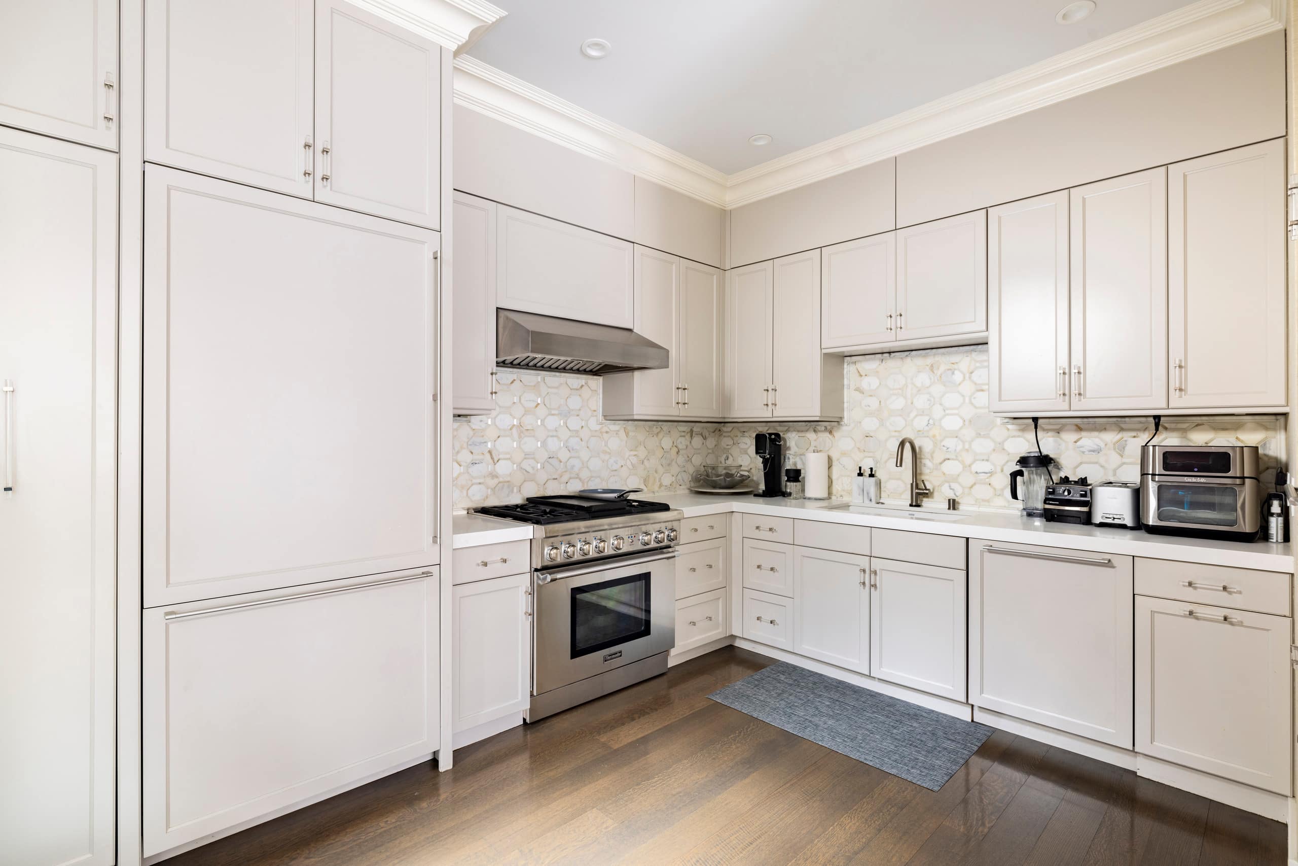 Home in San Francisco · ★5.0 · 3 bedrooms · 3 beds · 1.5 baths - Image 9