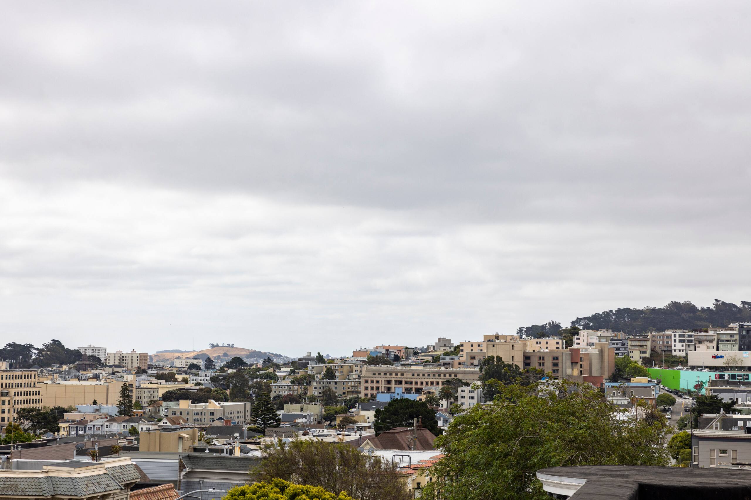 Home in San Francisco · ★5.0 · 3 bedrooms · 3 beds · 1.5 baths - Image 47