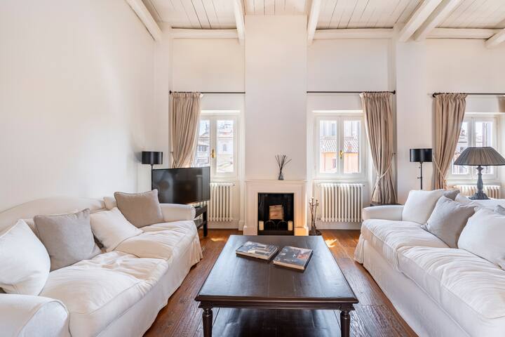 Navona luxury penthouse with large outdoor terrace gallery image 3