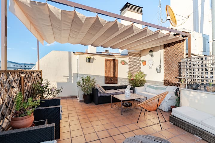 Private Terrace with Rooftop and Pool in Atocha