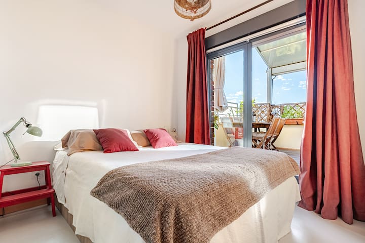 Private Terrace with Rooftop and Pool in Atocha gallery image 3