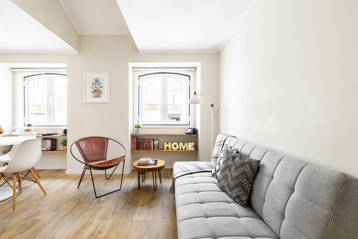 Entire home with 2 bedrooms in Alfama - Charming Mezzanine Alfama. Design Apartment