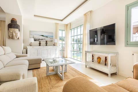 Popular Airbnb listing: Villa del Mar near Puerto Banús on Offer in August in Marbella