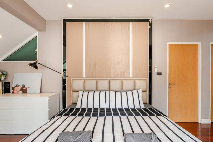 city center ｜only 2 min away from BTS gallery image 4