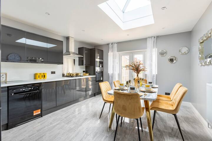 Luxury 5 bedroom Spacious House In Essex gallery image 5