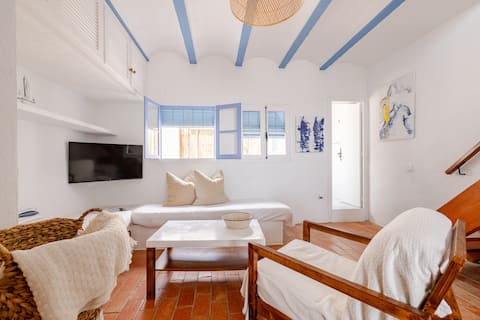 Popular Airbnb listing: Fisherman's house on the sea front in Alcanar