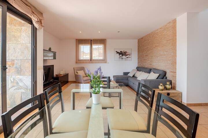 Casa familiar con piscina privada gallery image 5