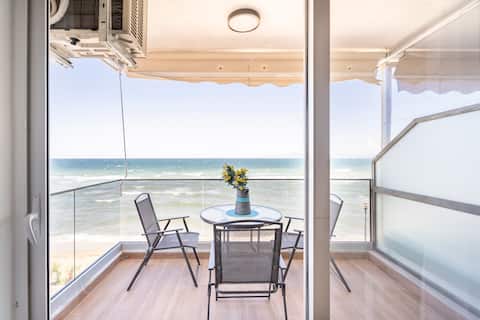 Popular Airbnb listing: Seaside Paradise Perea Apartment in Δήμος Θερμαϊκού