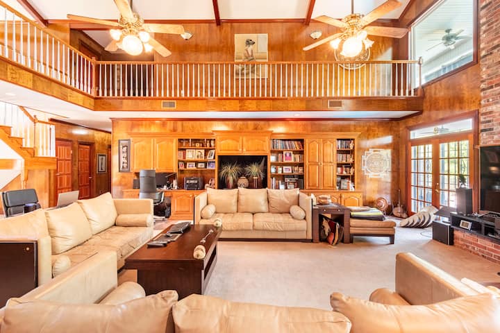 Bayou Teche Balcony Retreat - Breaux Bridge, LA