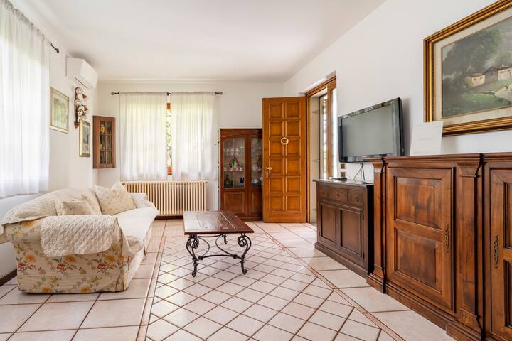 Appartamento in villa gallery image 2