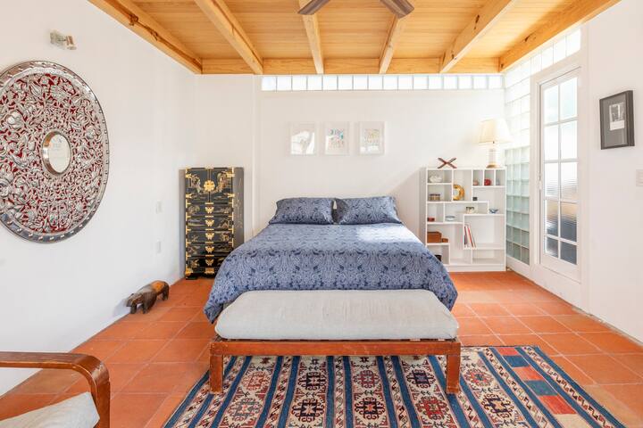 Stylish house with private pool gallery image 4