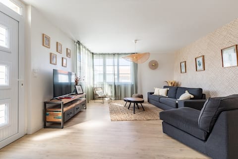 Top Airbnb: 73 m² • Private patio • Parking • Walking distance to everything à Royan