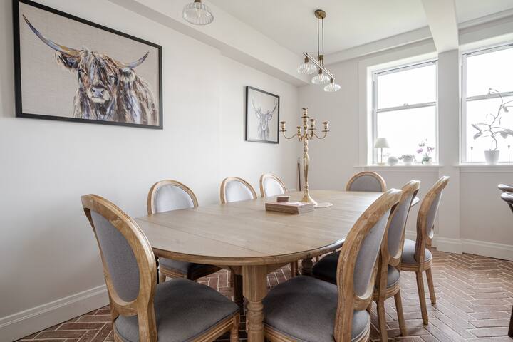 Bright and comfortable central home gallery image 2