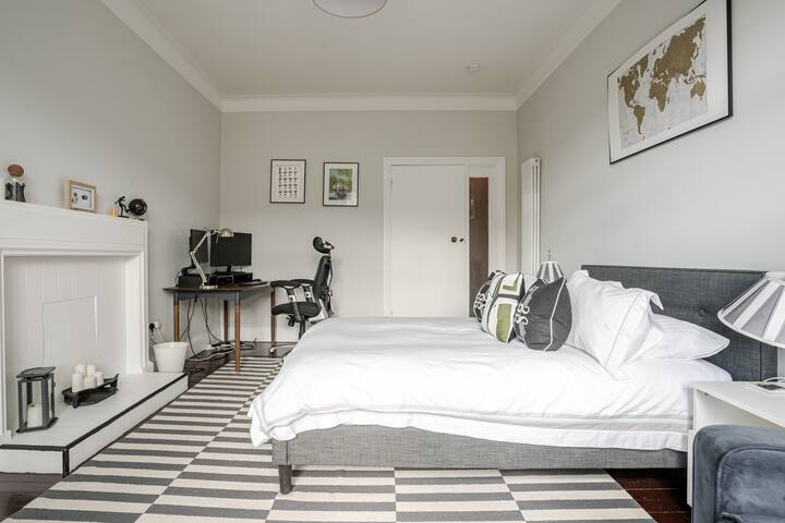 Bright and comfortable central home gallery image 3