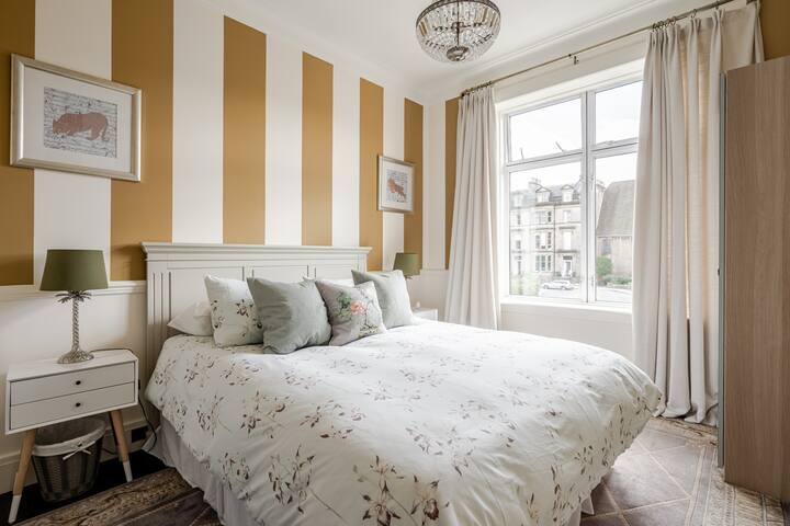 Bright and comfortable central home gallery image 4