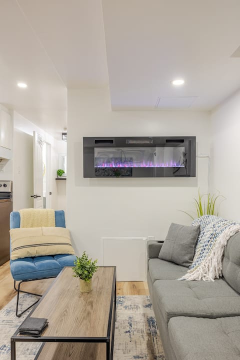 *Stunning & Spacious 1 bedroom oasis*