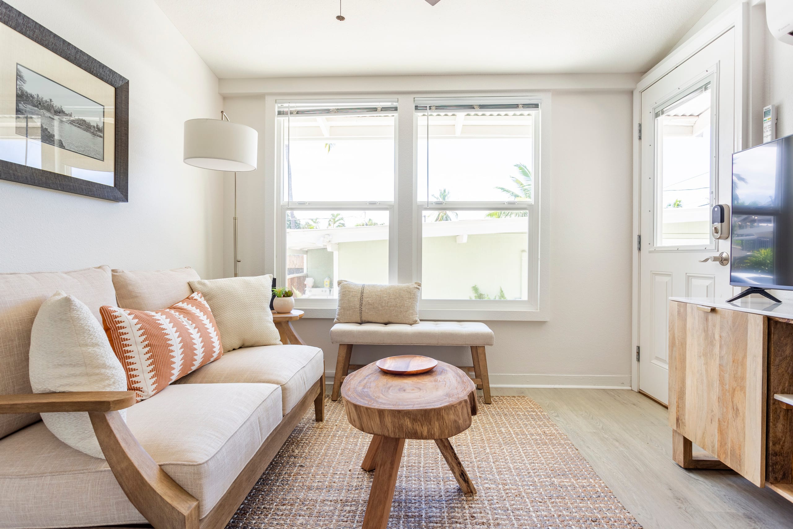 Bungalow A • Cozy 1‑Bed • Cold A/C Across Beach - Image 1