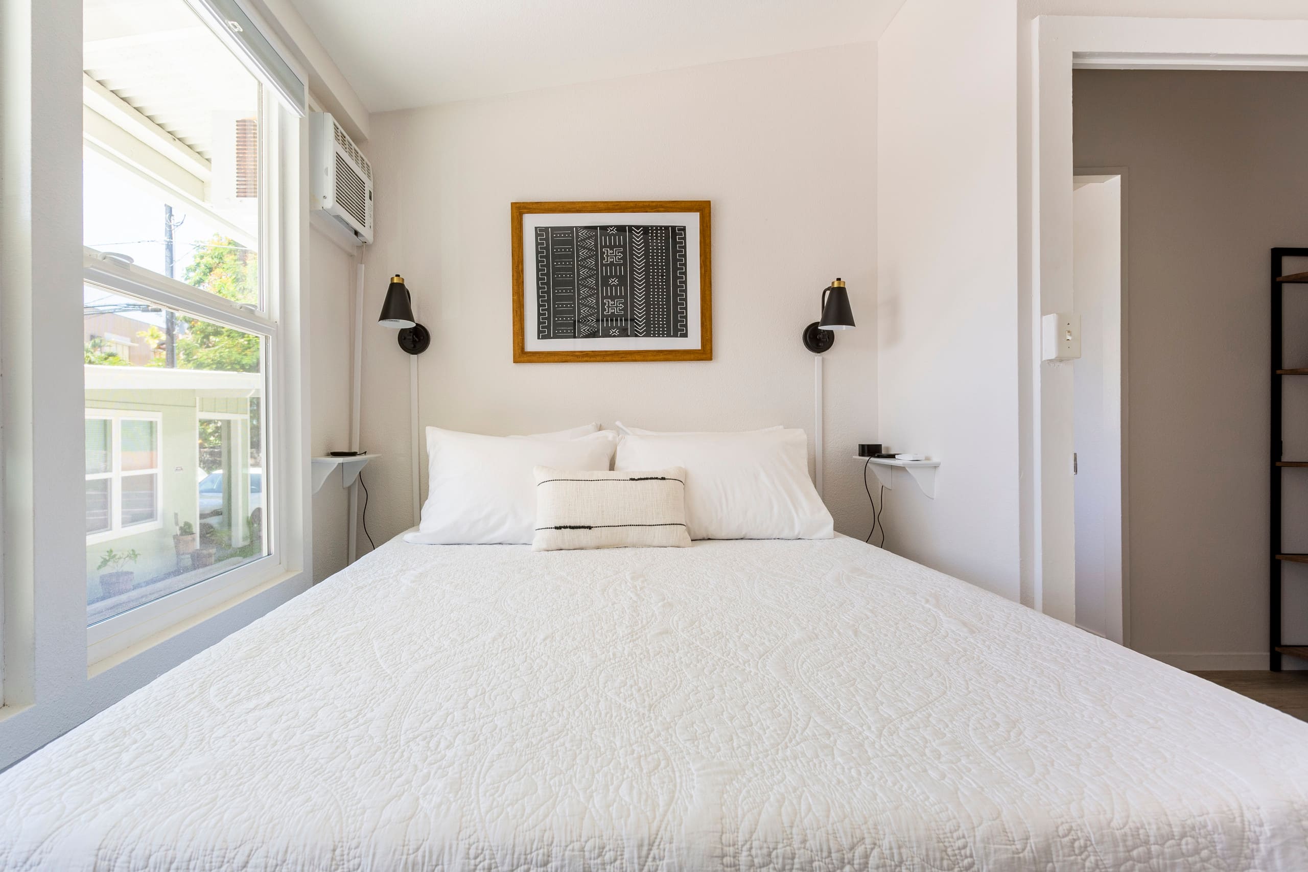 Bungalow A • Cozy 1‑Bed • Cold A/C Across Beach - Image 9