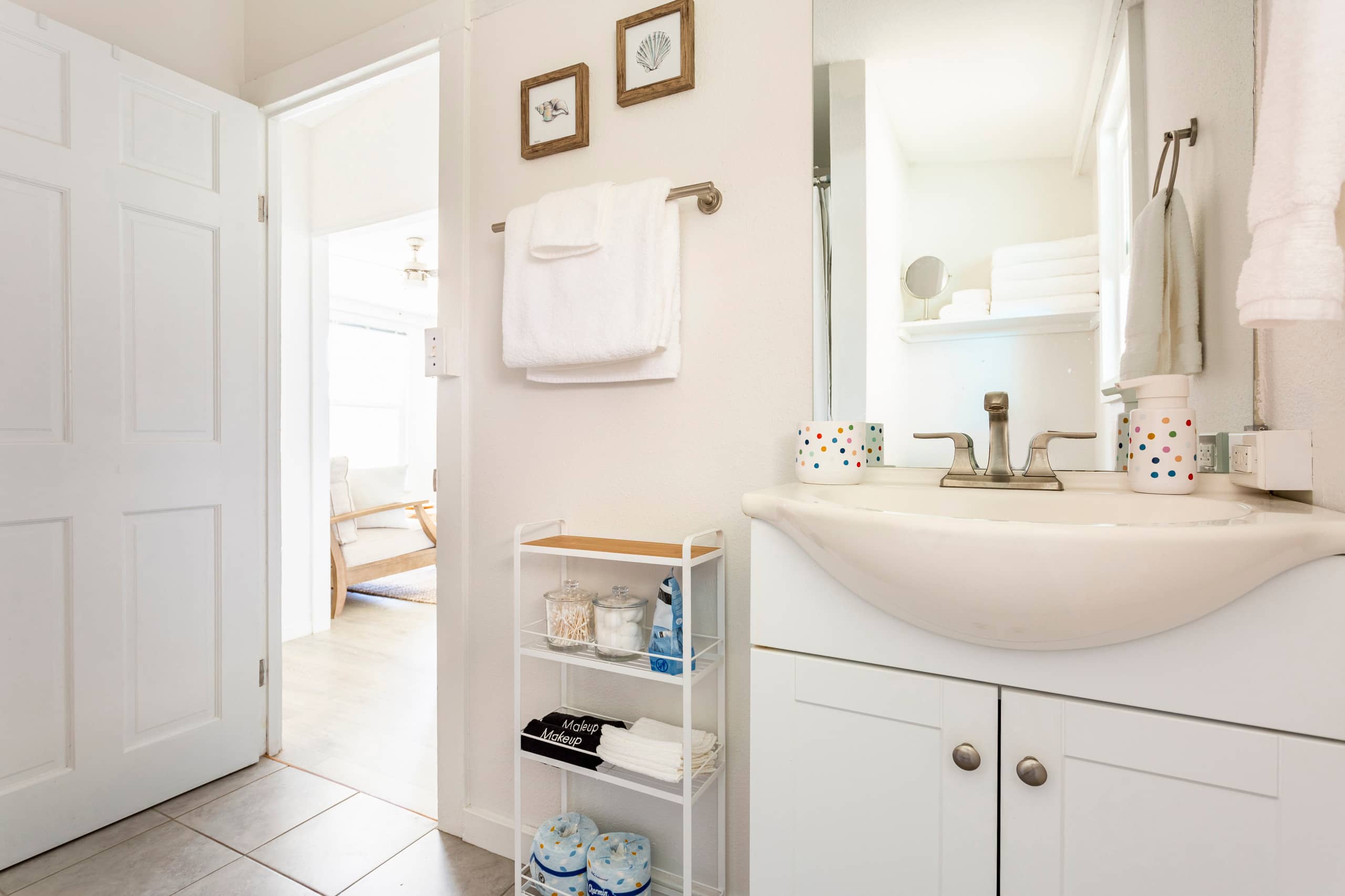 Bungalow A • Cozy 1‑Bed • Cold A/C Across Beach - Image 12