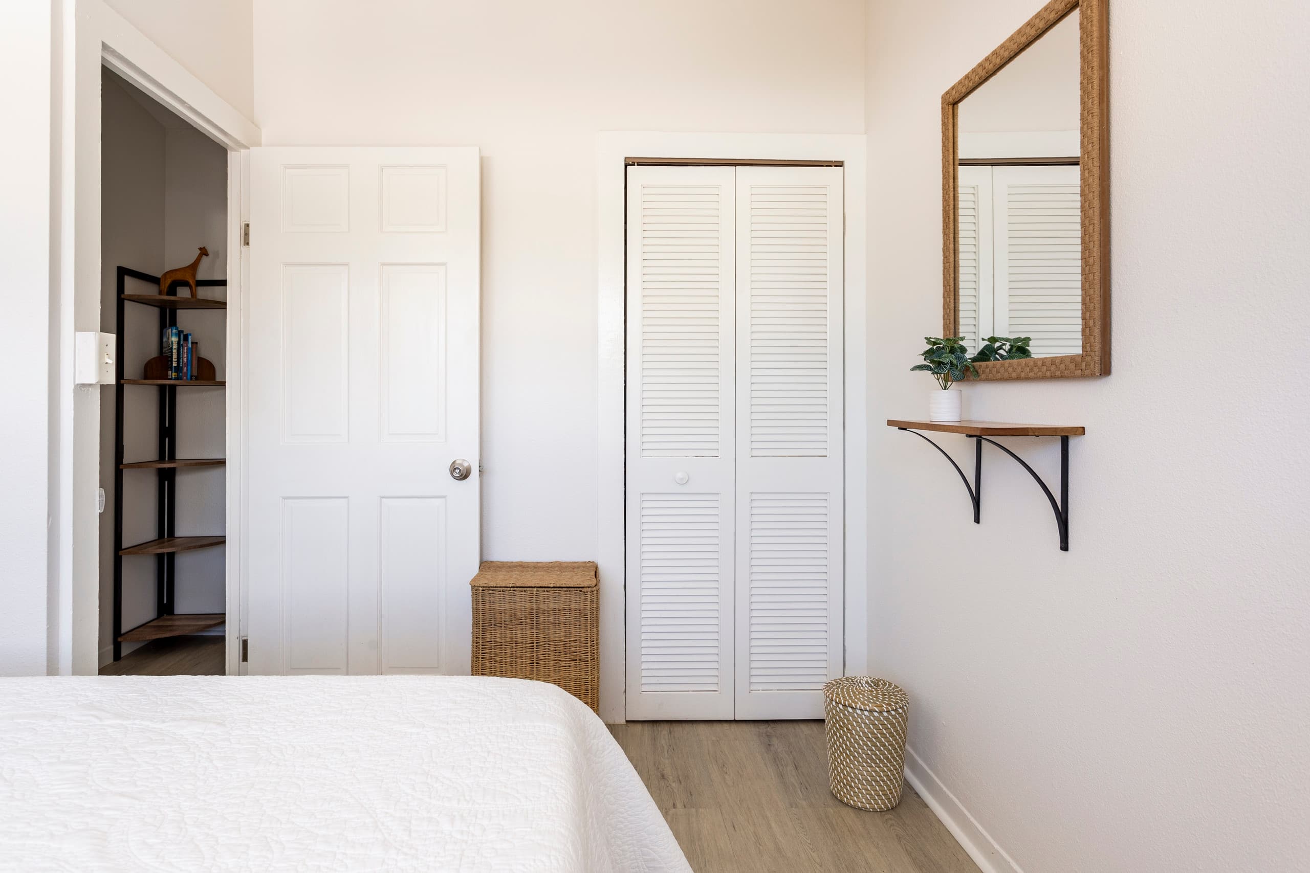 Bungalow A • Cozy 1‑Bed • Cold A/C Across Beach - Image 10