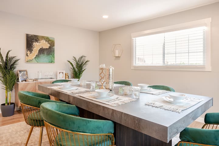 Newly Remodeled Zen 3-bedroom OASIS in West Hills!