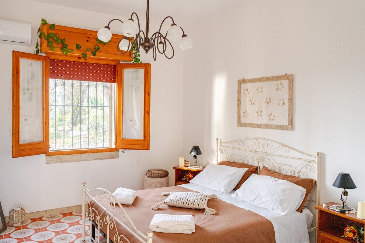 ตื่นขึ้นมา! ตอนเช้าแล้ว 
แสงแดดอุ่นๆลูบไล้ใบหน้าของคุณอย่างอ่อนโยน
ดึงออกมาเล็กน้อยแล้วเปิดหน้าต่าง
สูดลมหายใจลึกๆในปอดของคุณ 
ระวัง
รู้สึกเหมือนอยู่ในสวรรค์...