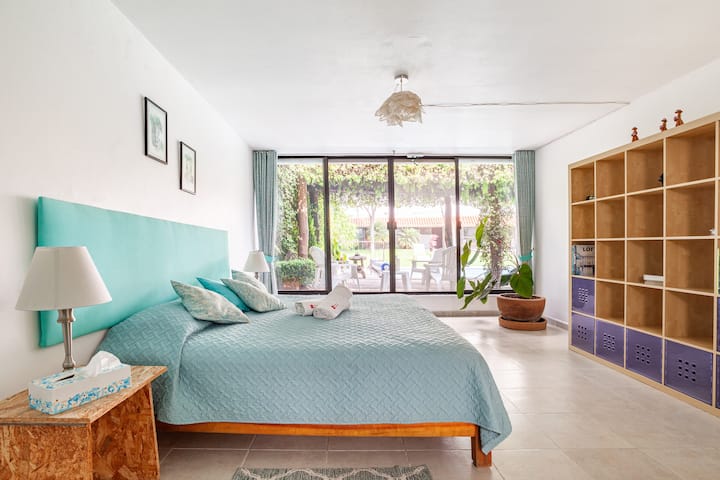 Спална соба 1 со брачен кревет (широк 180 - 200 см)