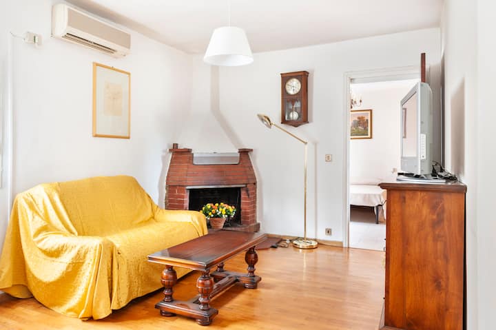 Historic Rectory In Lucca Hills – Sleeps 8 - Lucca