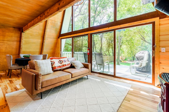 Root River Hideaway: A-frame Escape In The Woods - Racine, WI