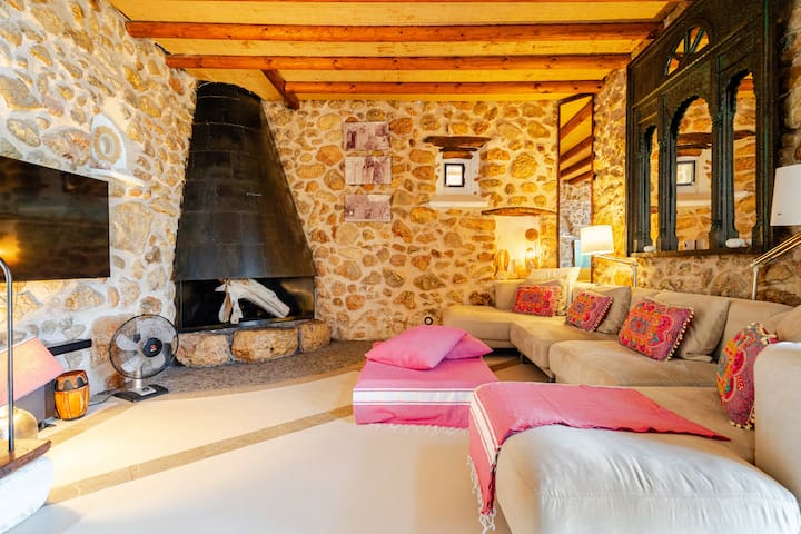 FINCA CHUMBERA – Rock Waterfall Pool Rustic House