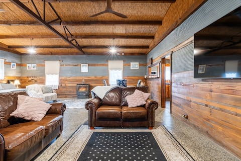 Successful Airbnb property: Unique, Rustic Stone Cottage in City Of Ballarat